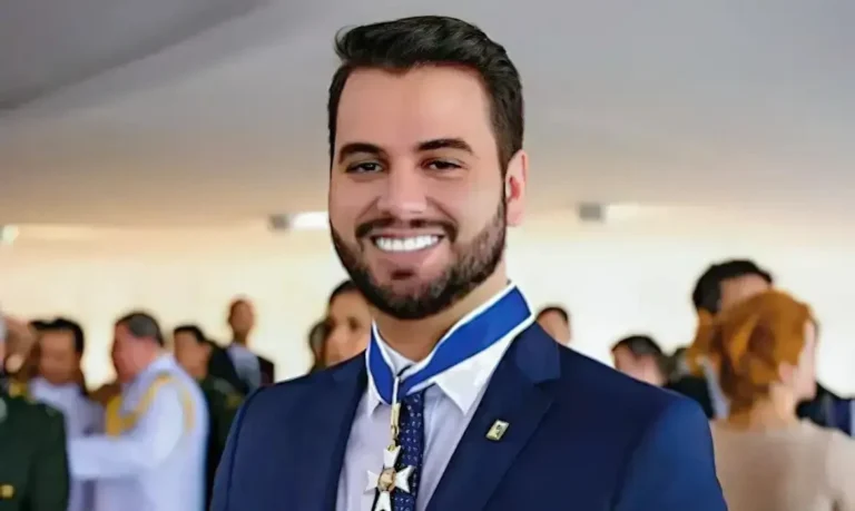 Moraes mantém ordem para transferência de Filipe Martins a Ponta Grossa