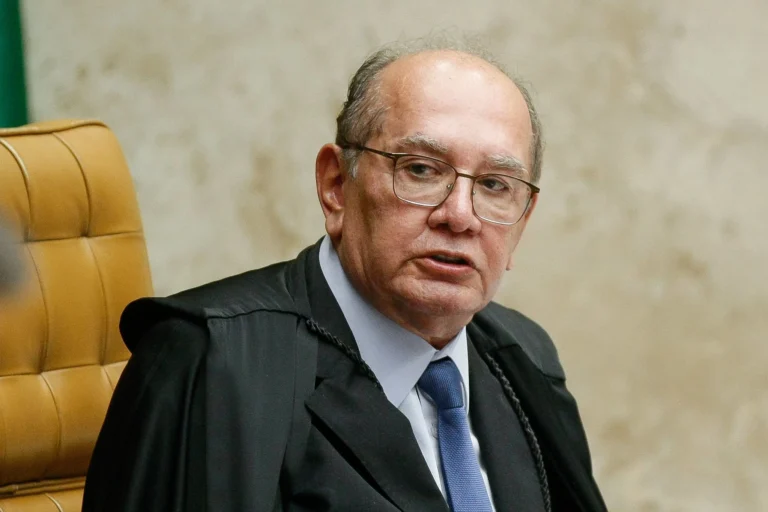 Parlamentares apresentam queixa-crime contra Gilmar Mendes após ataques