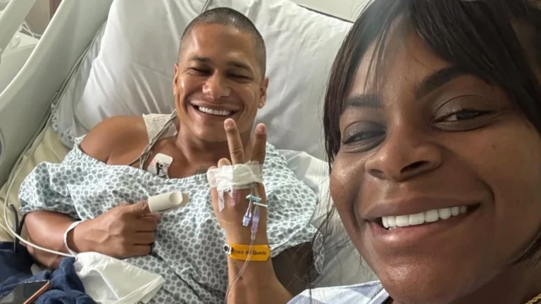 Jojo Todynho faz visita ao namorado no hospital após infarto