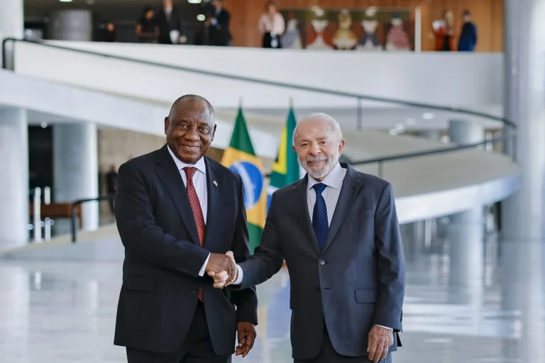 Lula cita preocupação com guerra no Irã e defende preparo militar do Brasil