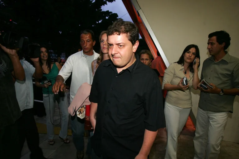 Governistas defendem que Lulinha atue para blindar Lula