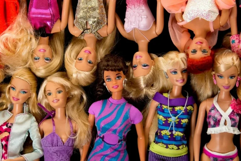Mãe faz descoberta assustadora após comprar boneca para filha