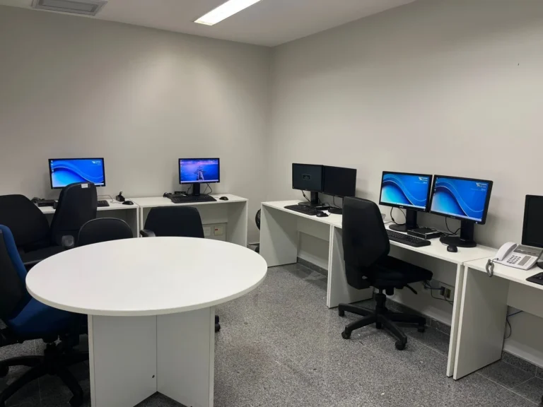 Sala-cofre: parlamentares veem elos com autoridades e mensagens não vazadas