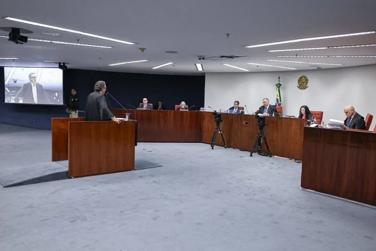 Decisões expõem ofensiva do STF em meio ao avanço do caso Master