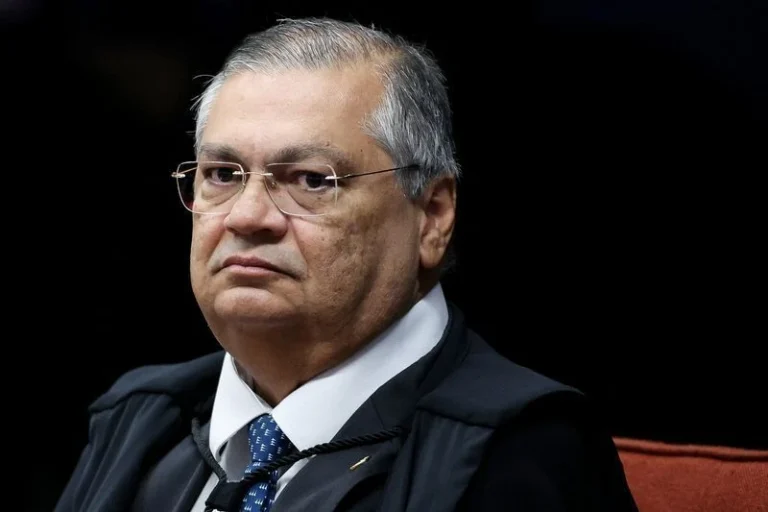 Dino suspende decisão de CPMI que quebrou sigilo de amiga de Lulinha