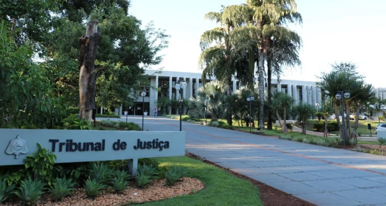 Tribunais, MPs e defensorias gastaram R$ 4,7 bi extras em salários em 2024