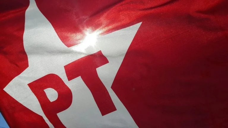 Manifesto do PT defende “atualização de estratégia” para eleger Lula