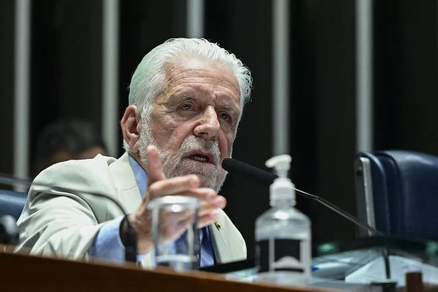 Após rejeição de Messias, Lula se reúne com líder do governo no Senado