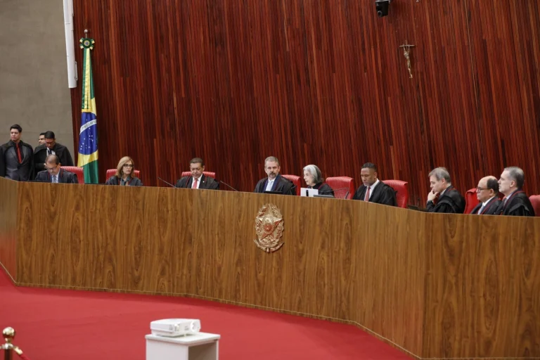 Lei Antifacção não impedirá voto de presos provisórios em 2026, decide TSE