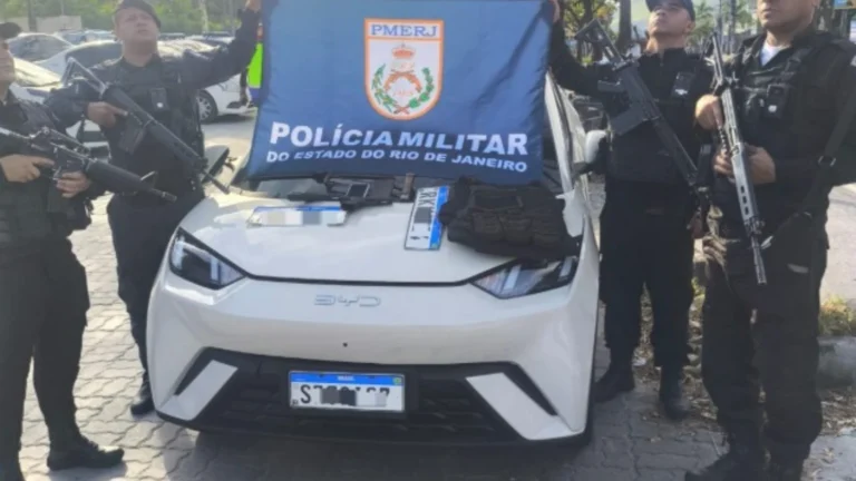 Cerco policial deixa baleados na Transolímpica, via expressa do Rio
