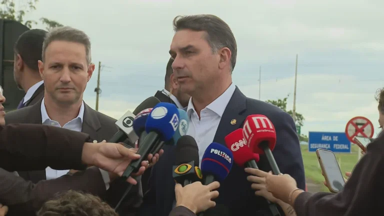 Flávio diz que Bolsonaro celebrou decisão sobre dosimetria: “muito feliz”