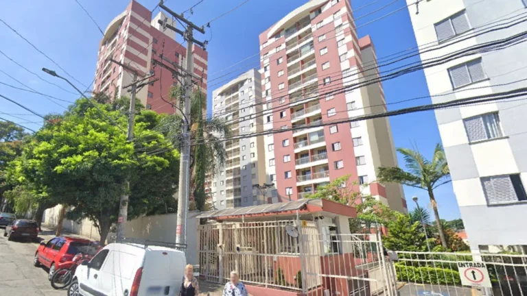 Homem agride adolescente de 15 anos com golpe de garrafa na cabeça em SP