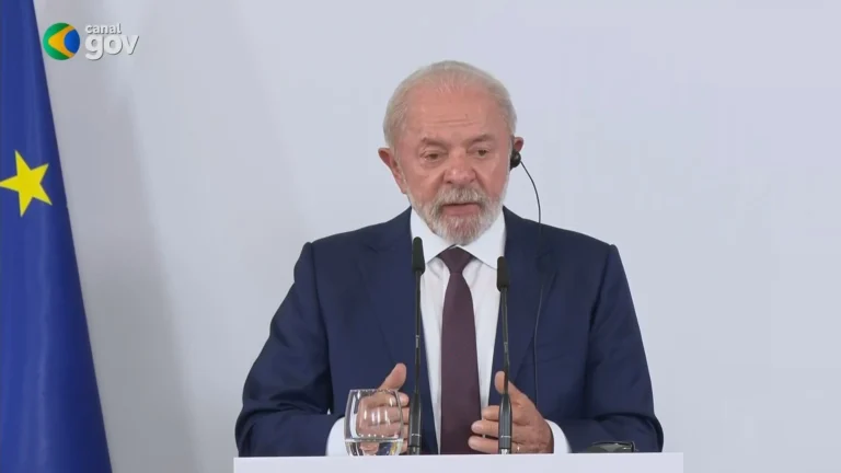 Na Espanha, Lula diz que se questiona “onde é que a democracia errou?”