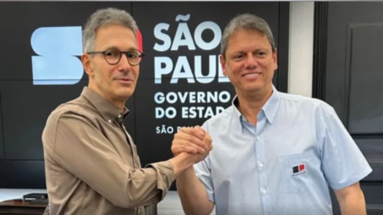 Em Minas, Tarcísio critica polarização e elogia gestão de Zema e Simões