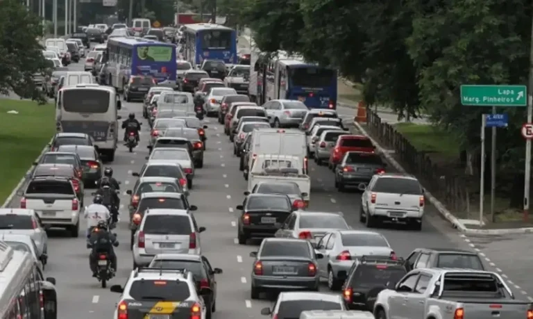 Rodízio de carros em SP volta a operar nesta quarta-feira (22)