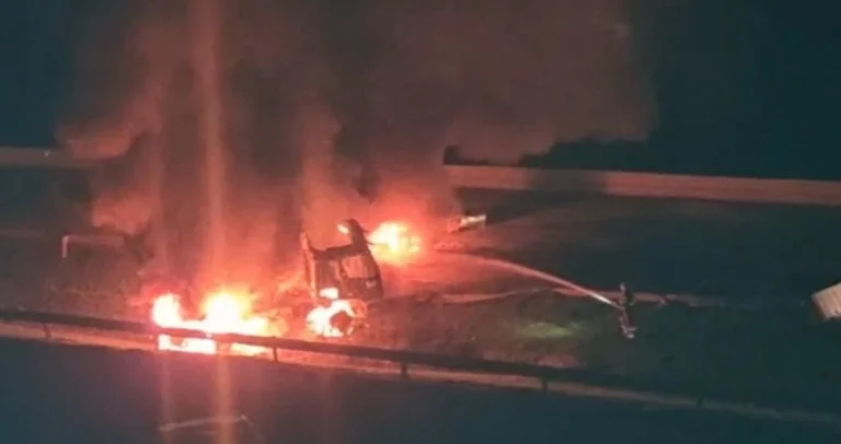 Carreta pega fogo e interdita trecho do Rodoanel na Grande São Paulo