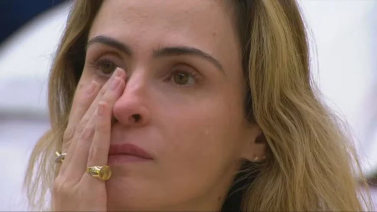 BBB 26: sem saber de internação, Ana Paula Renault chora ao falar do pai