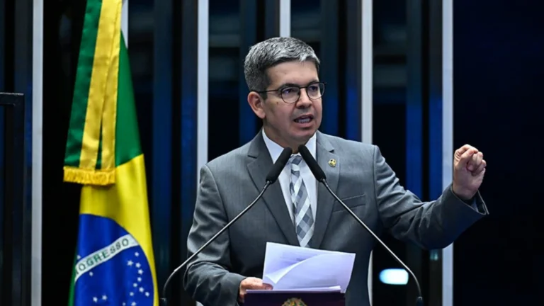 Com aceno de Pacheco, Messias ganha nota de apoio do PSB