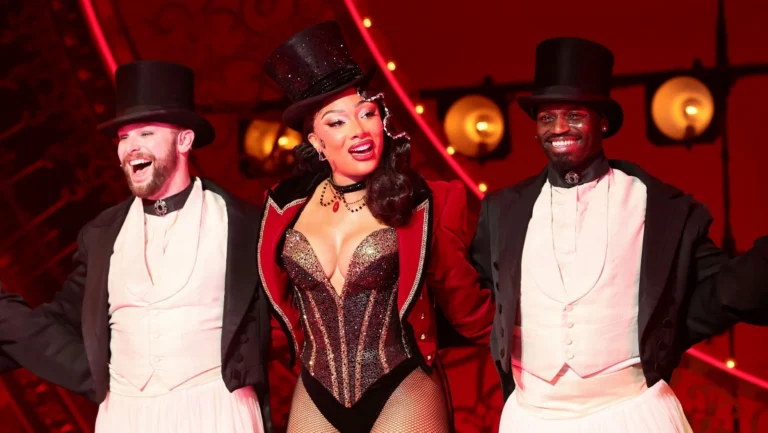 Após revelar traição, Megan Thee Stallion chora em palco na Broadway