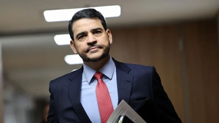 Com manobra na CCJ, governo calcula ter 16 votos para Messias