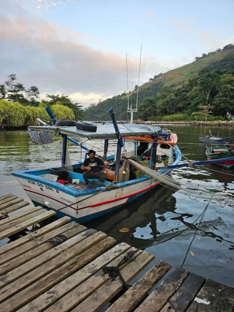 Jovem desaparecida em passeio de moto aquática não ia aguentar mais tempo no mar, diz pescador