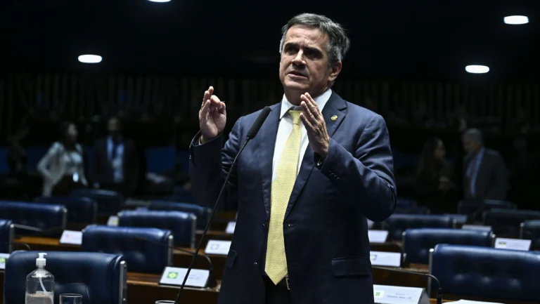 PF cita conversas sobre Vorcaro bancar cartão e viagem internacional a Ciro