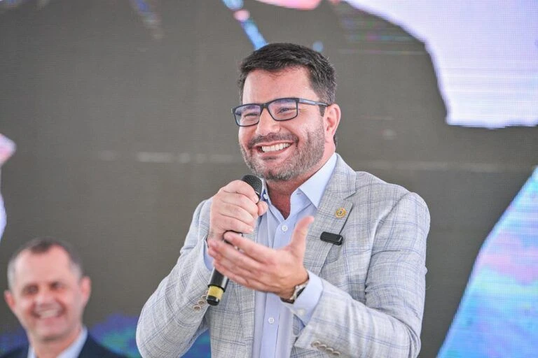 STJ condena Gladson Camelí a 25 anos por corrupção e fraudes