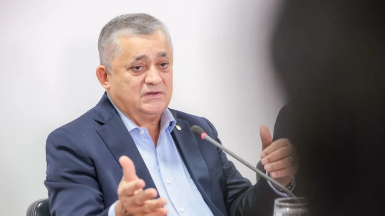 “O país começa a conhecer quem está envolvido com o Master”, diz Guimarães