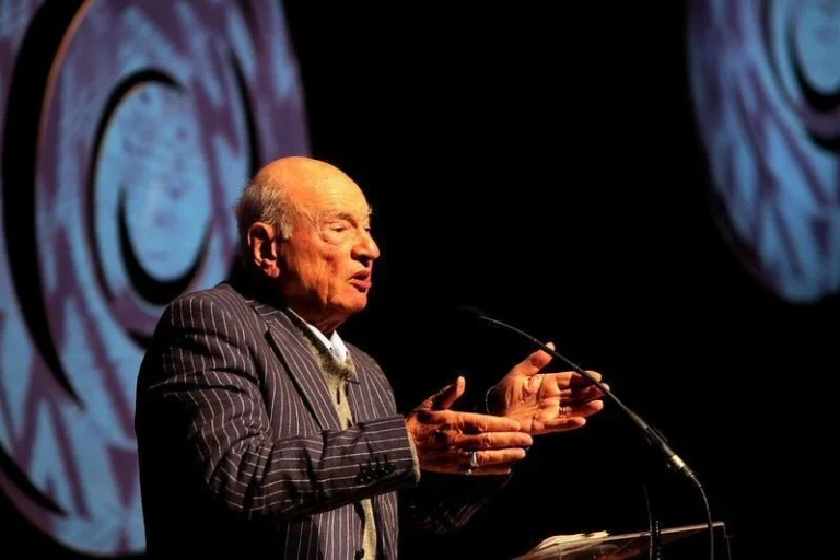 Morre o filósofo Edgar Morin aos 104; pesquisadores brasileiros lamentam