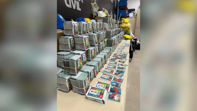 Polícia apreende 200 mil figurinhas do álbum da Copa falsificadas no RJ