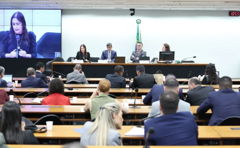 Especialistas defendem fim da jornada 6×1 como questão de saúde pública