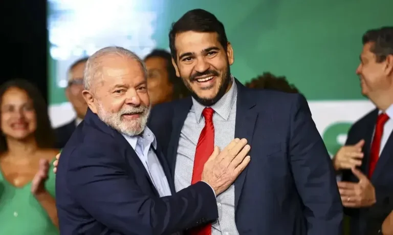 Lula faz nova reunião com Messias e pede que AGU permaneça no governo