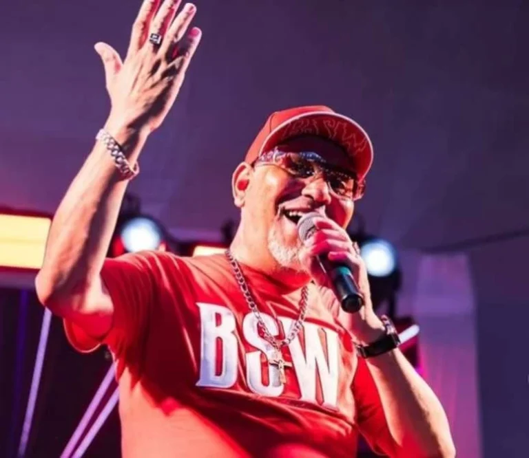 Ex-vocalista do Exaltasamba, Chrigor, é hospitalizado e cancela shows
