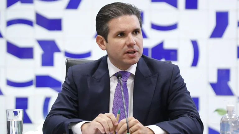 Hugo Motta quer começar debates estaduais sobre 6×1 pela Paraíba