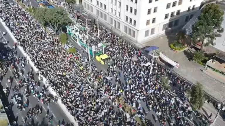 Marcha para Jesus tem Flávio, Tarcísio e Messias em trio no centro de SP