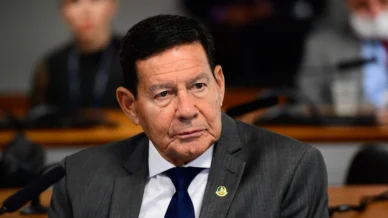 Mourão vê pressão eleitoral e defende debater fim da 6x1 depois de outubro