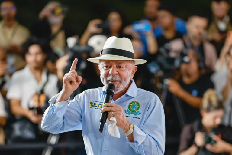 Aliados de Lula temem “efeito Teflon” de Flávio em debate sobre tarifaço