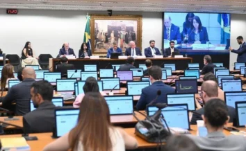 Após pedido de vista, CCJ da Câmara retoma debate sobre maioridade penal