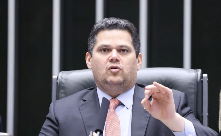 Alcolumbre diz que eventual CPI do Master seria “palanque eleitoral”