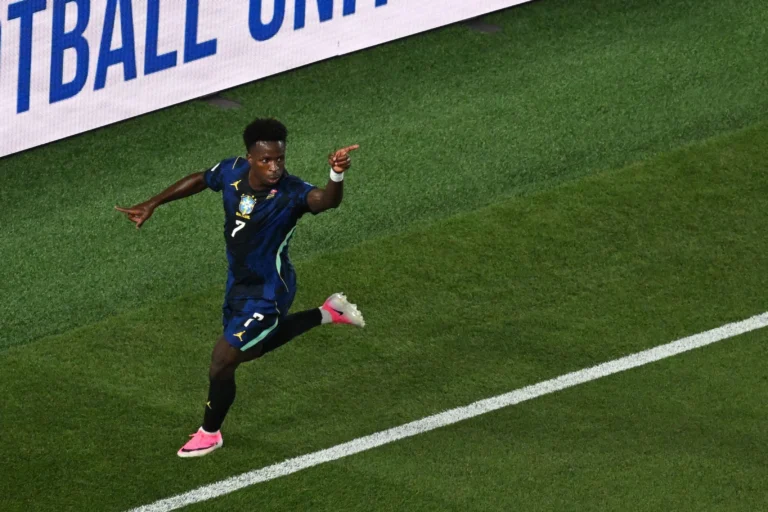 Ídolo do United detona escolha de Vini Jr. como Craque do Jogo