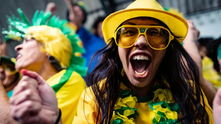 Cansado de gritar gol? Veja como recuperar voz após jogos da Copa