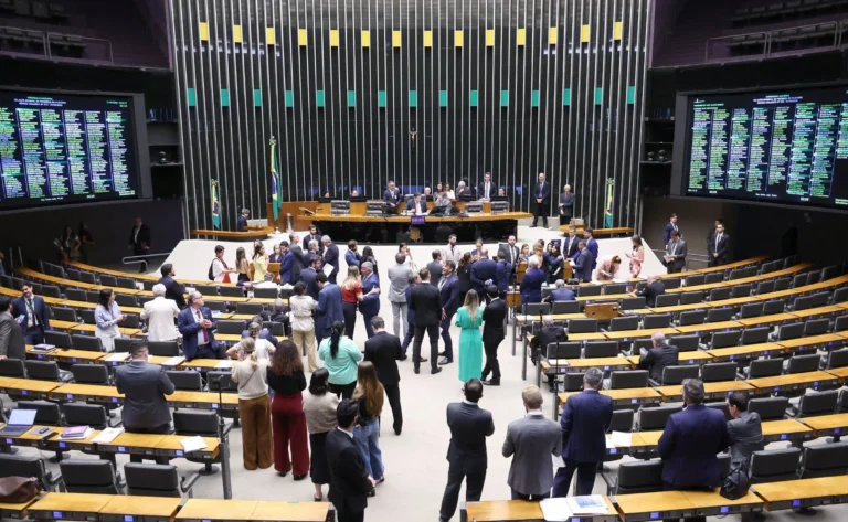 Governo retira urgência de projeto sobre 6×1; entenda próximos passos