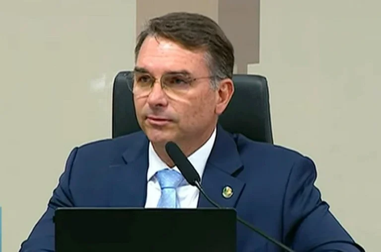 Aliado de Flávio pedirá aos EUA para substituir tarifaço por Lei Magnitsky