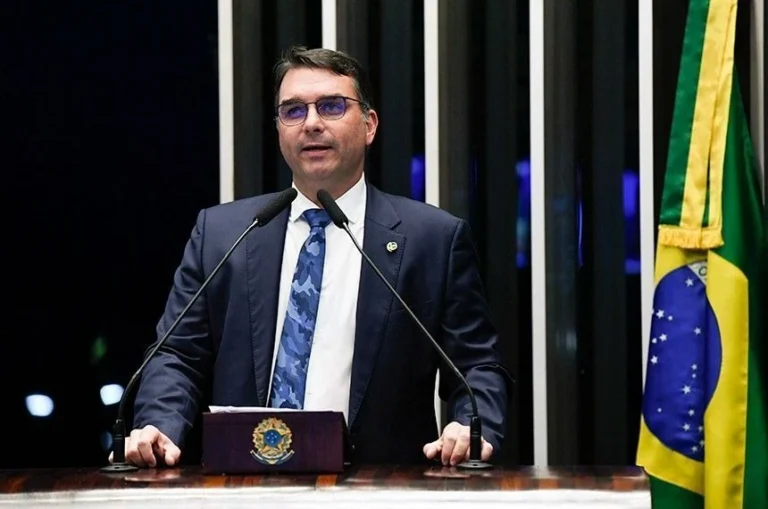 Flávio sinaliza escolha de mulher para o Ministério da Economia