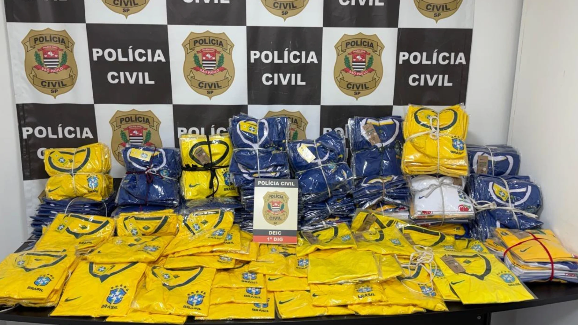 Mais de 50 mil itens da Copa 2026 são apreendidos em São Paulo