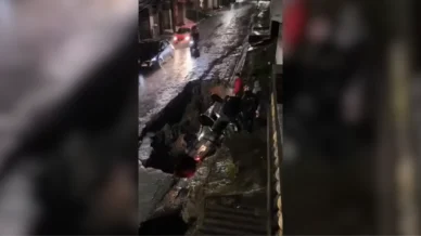 Vídeo: carro cai dentro de cratera aberta em rua do ABC paulista