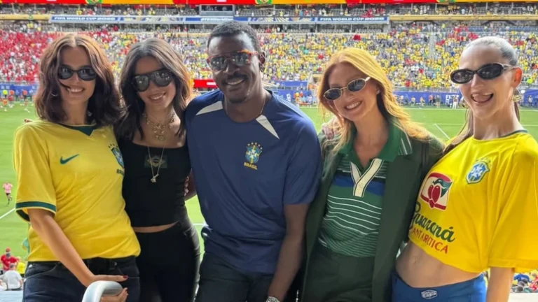 Anitta abre álbum e foto abraçada com bilionário ganha destaque: ‘Minha Copa teve gosto diferente’