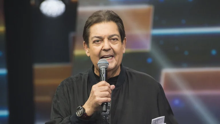 Faustão celebra vitória do Brasil na Copa ao lado do genro; veja