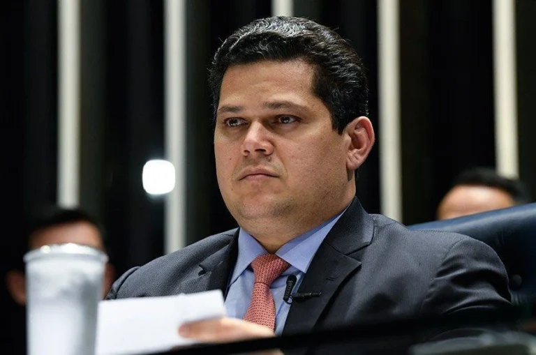 Alcolumbre convoca esforço concentrado sem PEC da escala 6×1