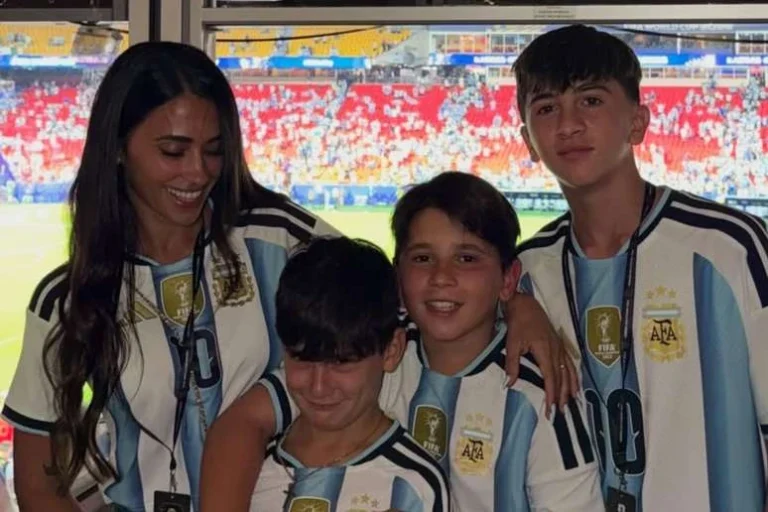 Esposa de Messi posta foto e tamanho dos herdeiros chama atenção: ‘Cresceram!’